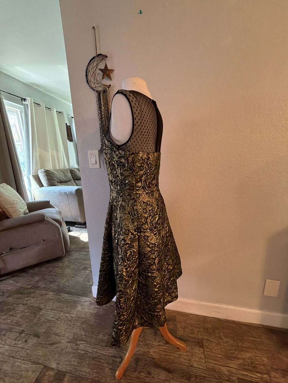 Luxe by Carmen Marc Valvo Gold Black Floral Jacquard Fit and Flare Dress Size 10 - Picture 5 of 10